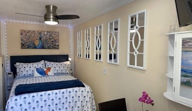 Teeny Bikini Delights -Pool & Bay! Manasota Key prime location!
