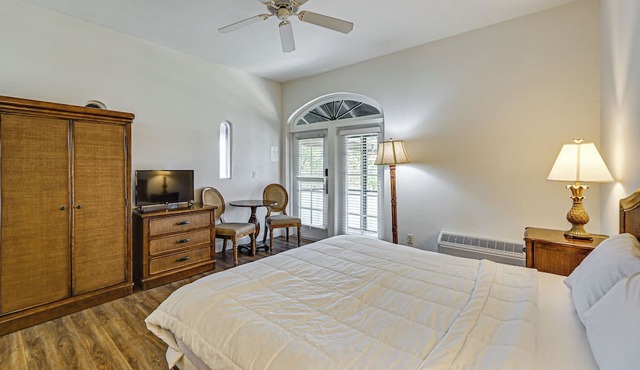 Near the Everglades: Studio at Port of the Islands
