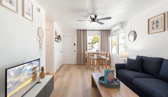 Coastal Waterfront Condo 2 blocks to Beach