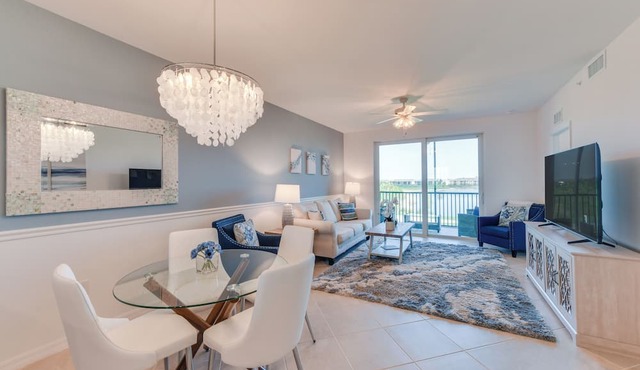 Balcony + Golf Course View: Venice Condo w/Perks!