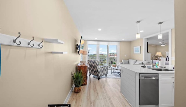 Beachfront Escape 708A: Gulf Views, Pool, Tennis, Beach Gear | Sleeps 4 - weekly stays