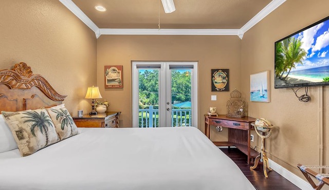 ⭐Private 3BR Home-Bay Views-2 Private Balconies-Hippie Haven⭐ in Gulfport