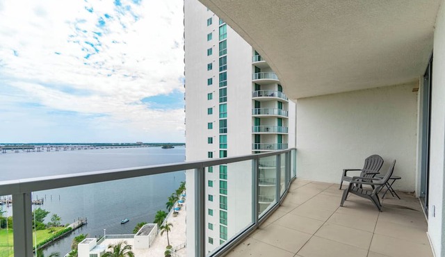 Riverfront 1-bed High Rise Condo close to Historic Downtown Fort Myers!