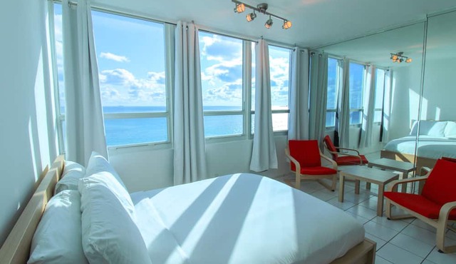 Castle 1133 Ocean view studio, Pool and Beach Access, FREE Parking, Gym, Tennis and more!