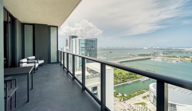 Stunning 3BD Penthouse on 50th Floor with Panoramic Water Views