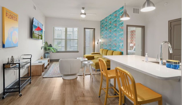 Tropical Oasis 2BR/2BA w./Pool, Gym, and Theater