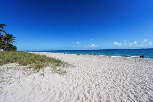 Casa Olympus Fort Lauderdale - Walk to the Beach! in Fort Lauderdale
