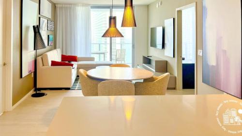 Luxurious 2b 2b with an Amazing View - Daily resort fee and parking not included - in Hollywood
