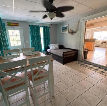Tranquil 3 Bedroom Ocean Vibes Retreat with pool