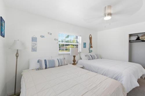 Spacious 4 bedroom 3 bath Clearwater Vacation House Cowboy Pool Fire Pit Games Close to Clearwater Beach Biking Trail Farmers Markets Harbor Health Spa Baycare Ballpark and Ruth Eckerd Hall Golf Courses