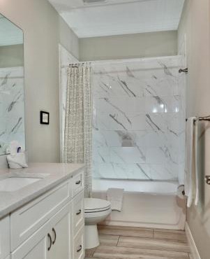 SWFL Lake McGregor Home Entire Home