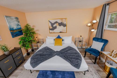 Artsy Getaway with Vibrant Design Flair