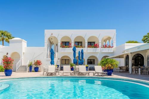 Naples Dream at WTC with Heated Pool SPA Sauna 7 bicycles and 3 mls to beach