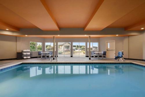 La Quinta Inn & Suites by Wyndham Springfield in Springfield