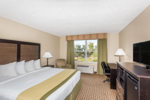 Baymont Inn & Suites by Wyndham Fort Myers I-75
