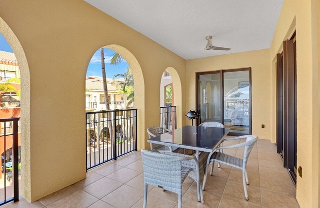 Luxurious Esplanade Condo | Overlooking Bay